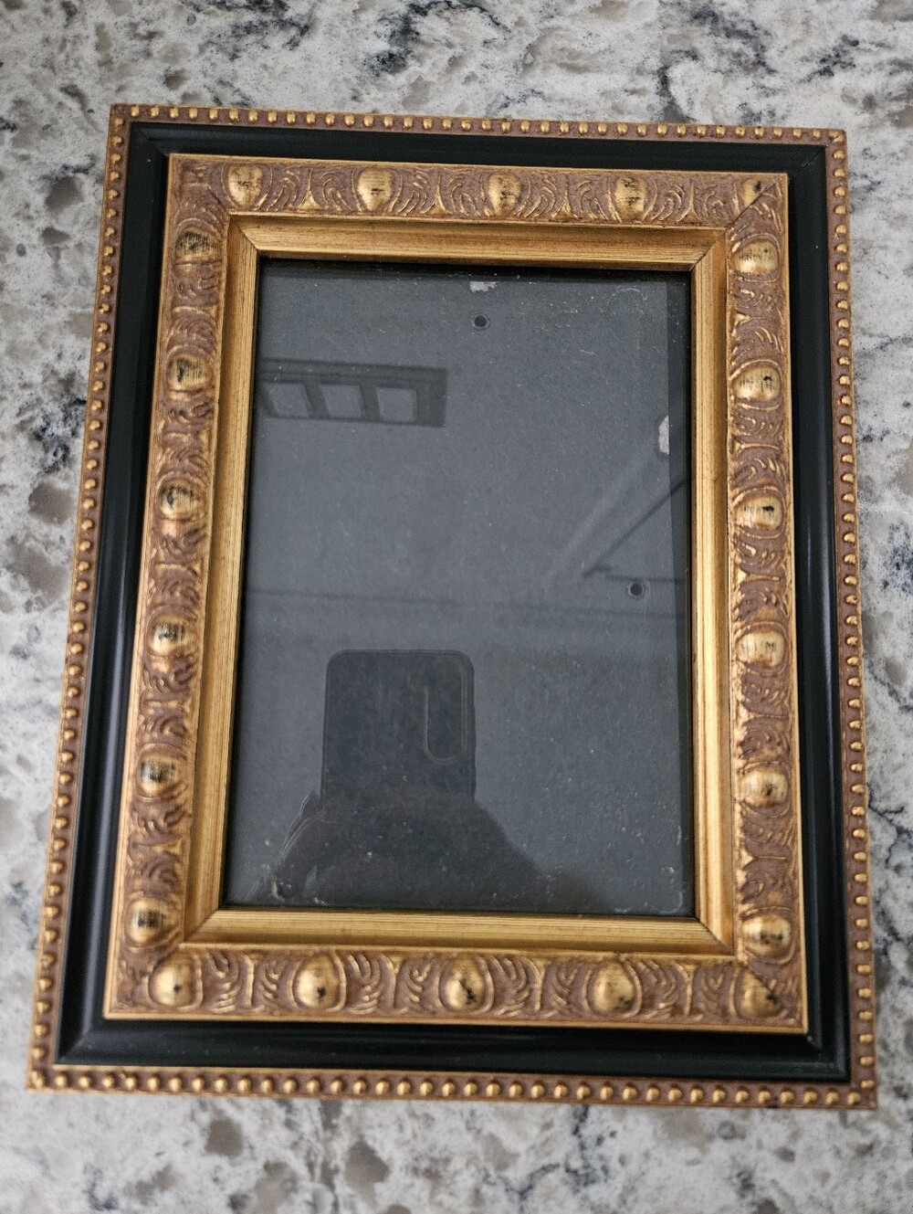 Black & Gold 5 x 7 Photo Picture Frame with Glass Over Photo - Hang or Stand